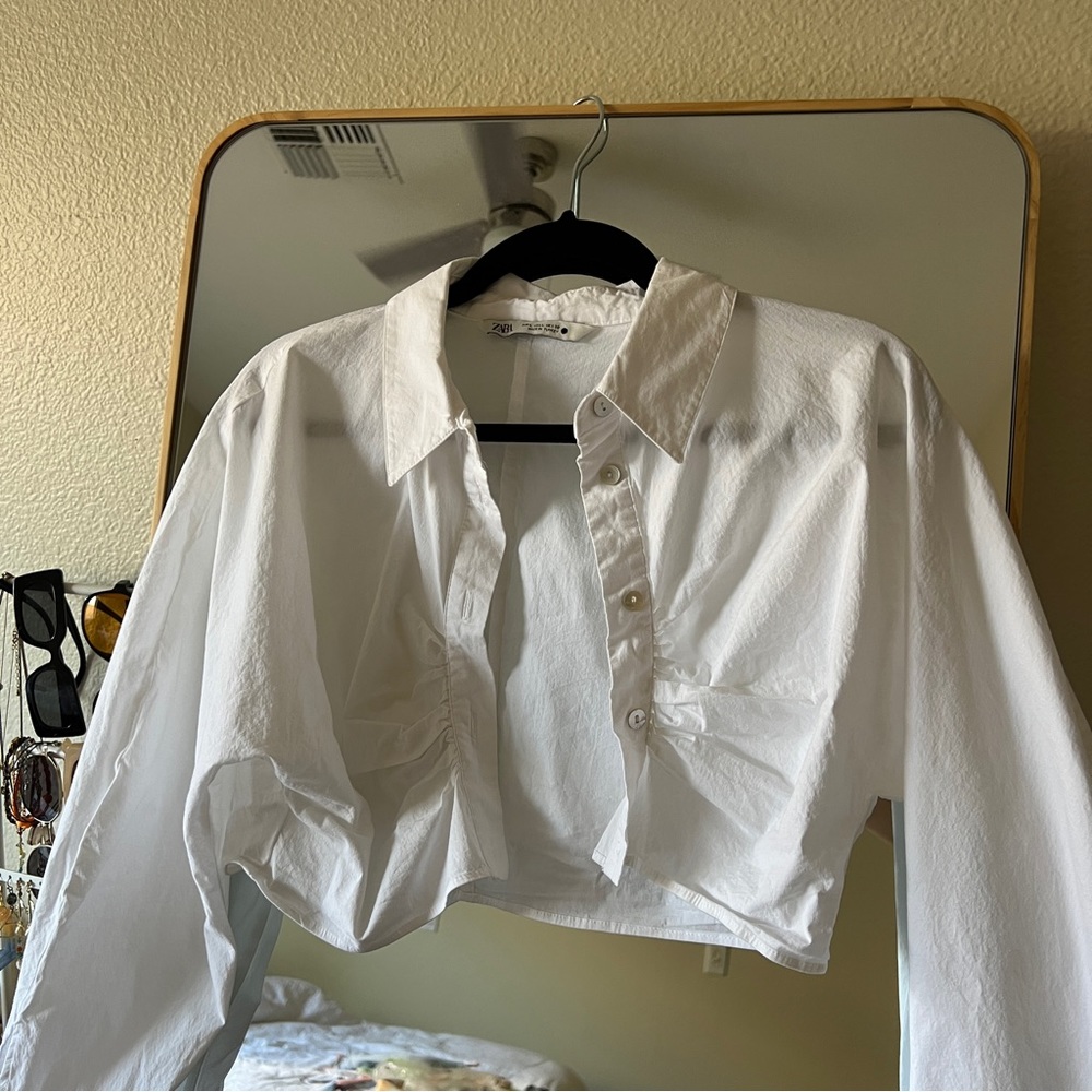 White, cropped Zara button down 🤍